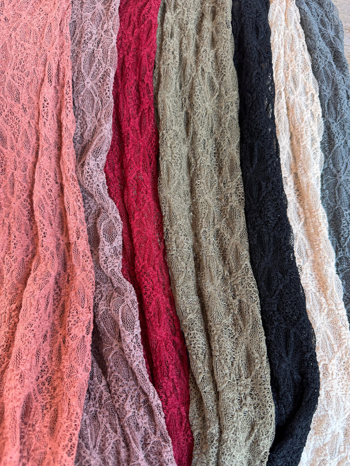 JOLIE LACE THUMBHOLE TOP