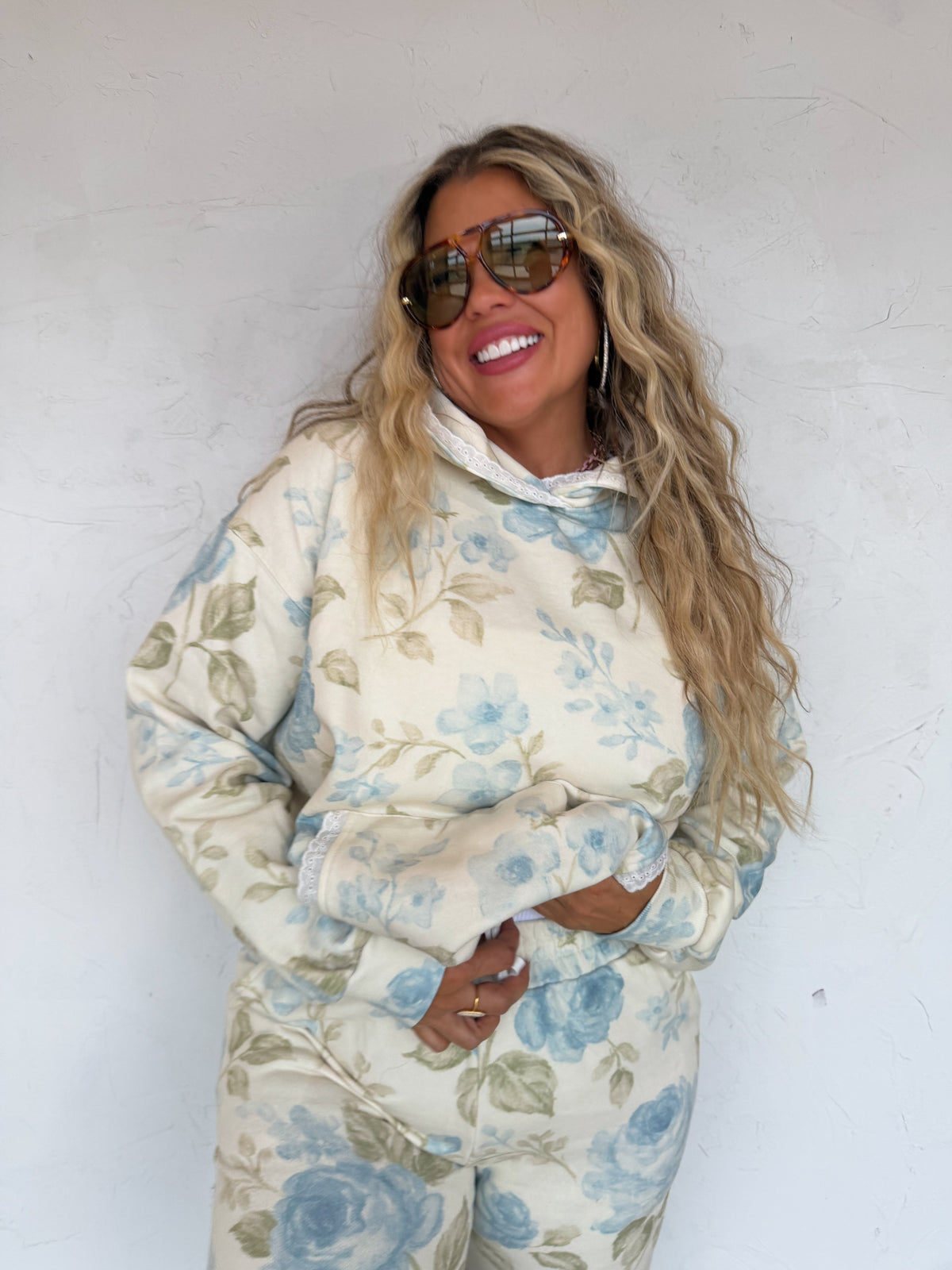 LILA LACE HOODIE PULLOVER