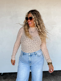 JOLIE LACE THUMBHOLE TOP