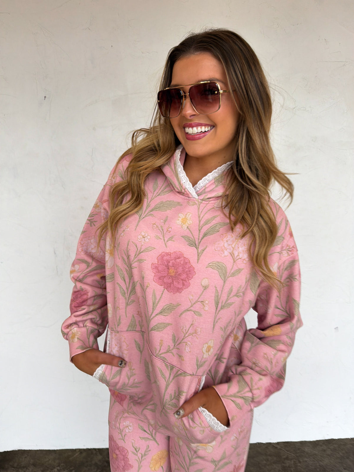 LILA LACE HOODIE PULLOVER