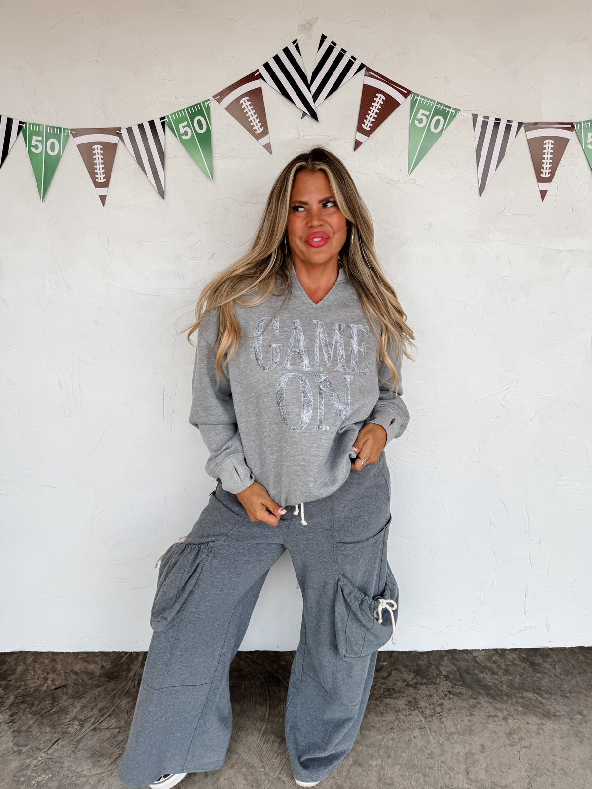 KICKOFF CUT SWEATSHIRT