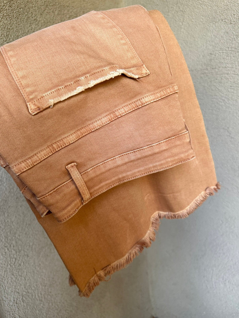 BLAKELEY DISTRESSED JEANS - CAMEL